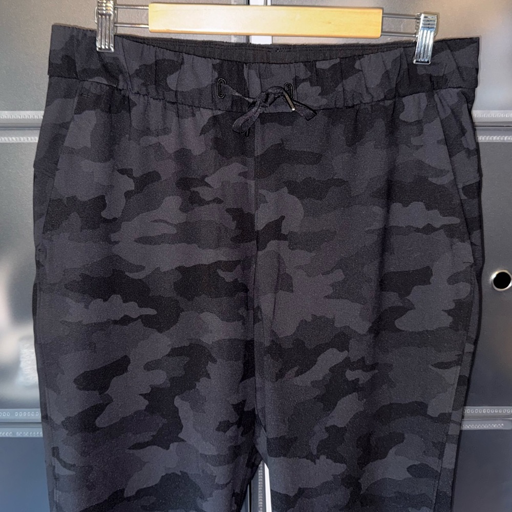 Lululemon On the Fly Pant 7/8 in Incognito Camouflage Multi Grey Size 10 - Picture 6 of 14
